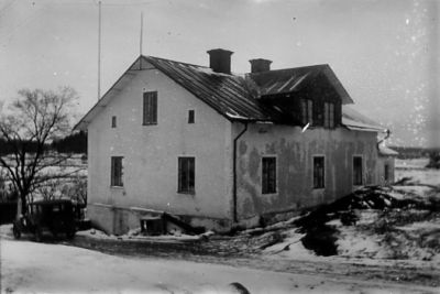 Byggnad.
Nyckelord: Bil Vinter