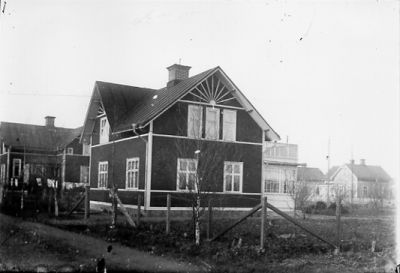Byggnad på tomt.
