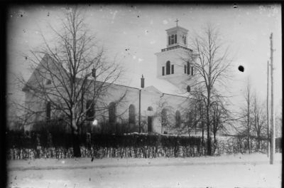 Kyrka i vinterskrud.
Nyckelord: Vinter