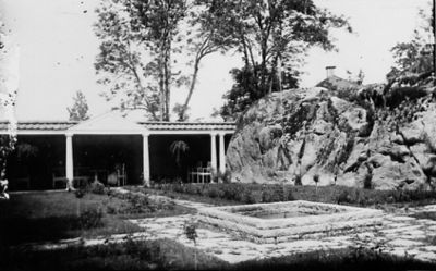 Park med brunn.
Nyckelord: Brunn Berg
