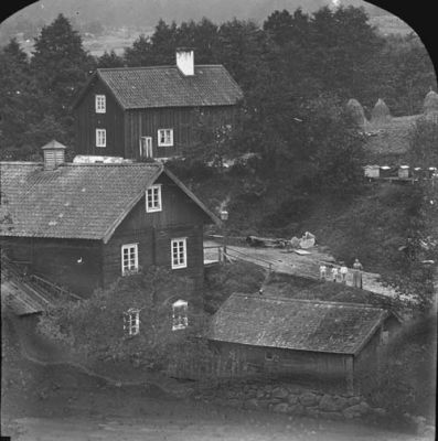 Byggnader vid vattendrag
Nyckelord: Kvarn