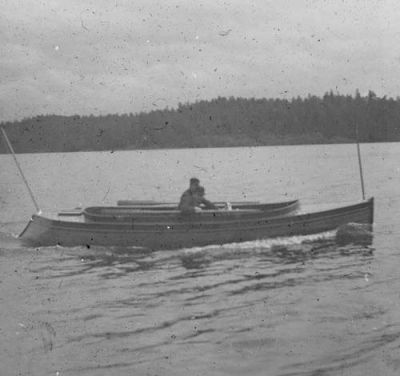 Båt till sjöss
Keywords: Båt