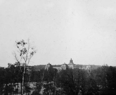 Takprofil av större byggnad
