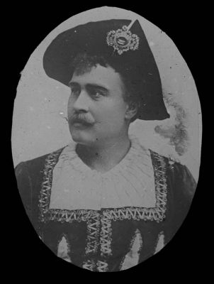 Porträtt av man
Nyckelord: Dräkt