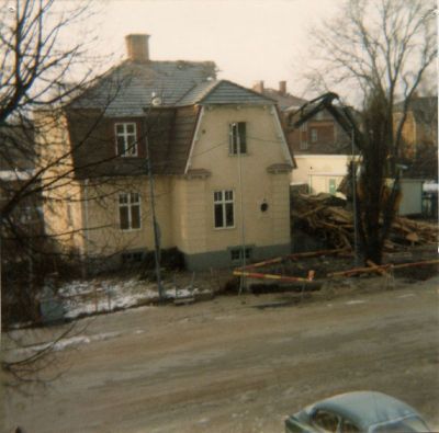 Rivning av stadsbyggnad
Nyckelord: grävmaskin