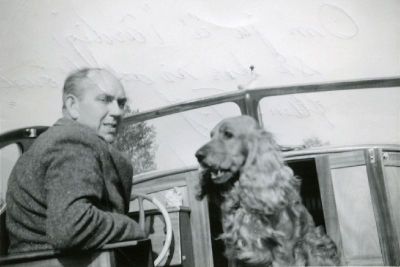 Man och hund i motorbåt
Harry Sandberg
Nyckelord: hund båt