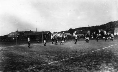 Fotbollsmatch 
Nyckelord: Fotboll