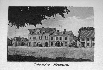 Byggnader vid torg
