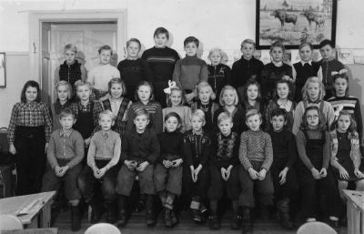 Skolklass i skolsal
