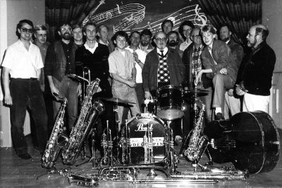 Orkester med instrument
Nyckelord: Musikinstrument