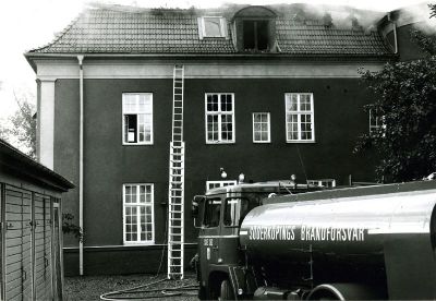 Brandkår i arbete
Nyckelord: Brandbil