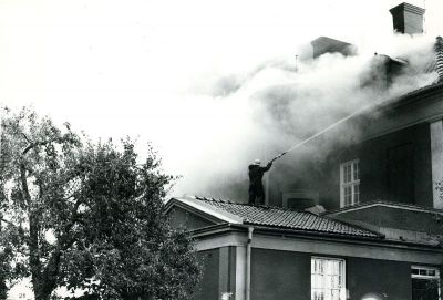 Brandkår i arbete
