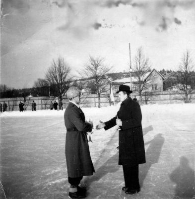 Överlämnande av standar vid bandymatch
Nyckelord: Bandy Standar