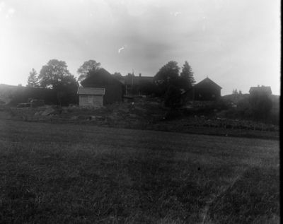 Gård med åkermark
