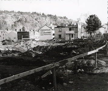 Rivning av ett kvarter
Nyckelord: Hus Rivning