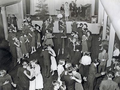 Ett antal dansande par
Nyckelord: Dans Dansgolv