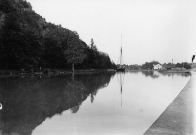 Hamnen i kanalen.
Nyckelord: Hamn Sluss