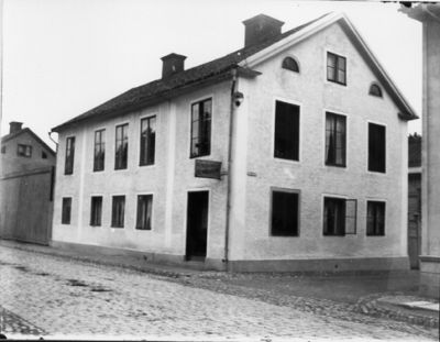 Byggnad med bageri.
Nyckelord: Kullersten