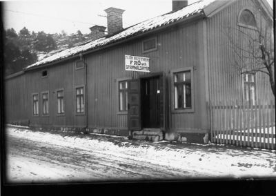 Kontorsbyggnad
Nyckelord: Skylt Vinter
