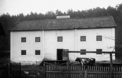 Byggnad.
Nyckelord: Oxe