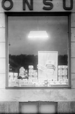 Skyltfönster.
Nyckelord: Skyltfönster