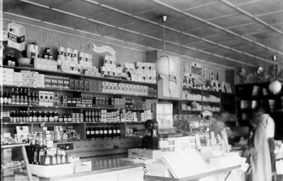 Interiör från affär.
Nyckelord: Affärsinredning