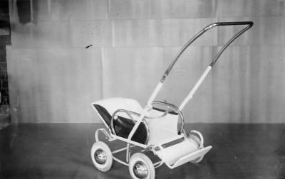 Barnvagn.
