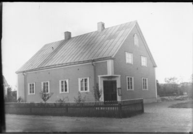 Byggnad.
Nyckelord: Staket