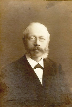 Porträtt av man
Axel Ferb
