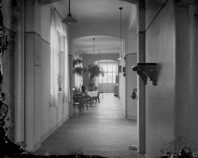 Korridor i större byggnad

