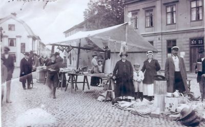 Torghandel
Nyckelord: Kullersten Torgstånd