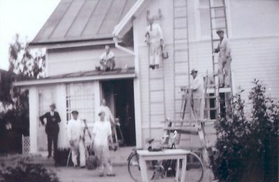 Målning av villa
Nyckelord: Stege Målarpyts Målarpensel Cykel