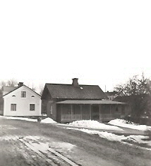 2 byggnader i vintrig miljö
Nyckelord: Pollare