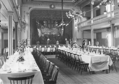 Festdukning i samlingslokal
