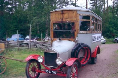 Buss med träkaross
Nyckelord: Buss