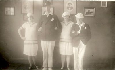 4 personer i amatörteater
Nyckelord: Teater