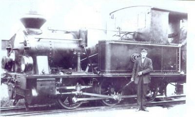 Ånglok med lokförare och stins
Nyckelord: Ånglok Järnväg Uniform