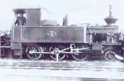 Lokförare stående i ånglok
Nyckelord: Ånglok Järnväg