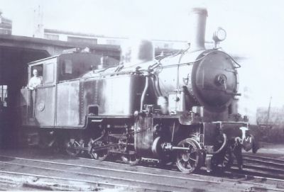 Lokförare stående i ånglok
Nyckelord: Ånglok Järnväg