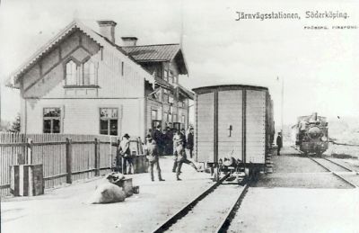 Tåg vid järnvägsstation
Nyckelord: Ånglok Järnvägsstation Tåg