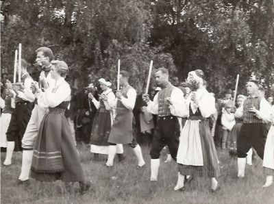 Folkdansuppvisning
Nyckelord: Folkdräkt Dans Svärd