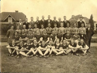 Fotbollslag med ledare
Nyckelord: Fotboll