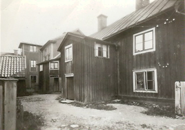 Träbyggnader med stadsinnergård
