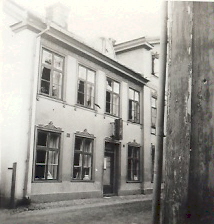 Byggnad vid gata
