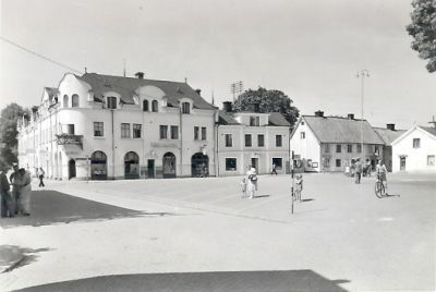 Byggnader vid torg
