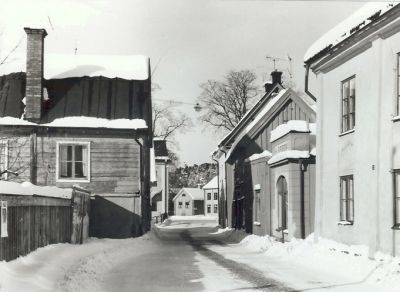 Stadsgata i vinterskrud
Nyckelord: Hus, Storgatan