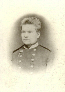 Man i uniform
Nyckelord: Uniform