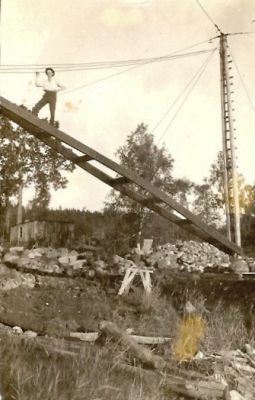Man stående på byggkran
