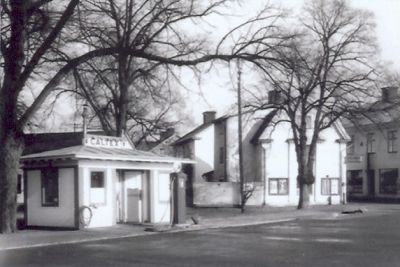 Bensinmack vid torg
Nyckelord: Bensinmack