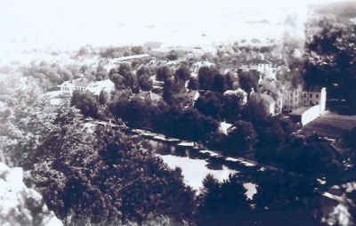 Stadsvy från berg
